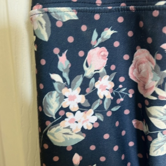 Hot Dame Leggings - Picture 3 of 6